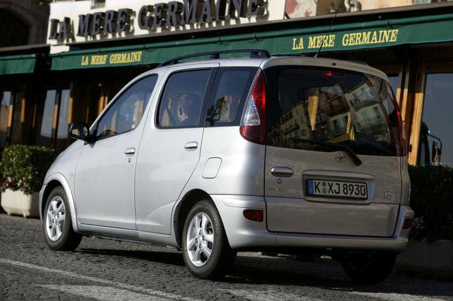  Toyota Yaris Verso 2003 года  (фото 42 из 43)